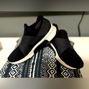 Mark Nason women sneakers Size 6. ✨